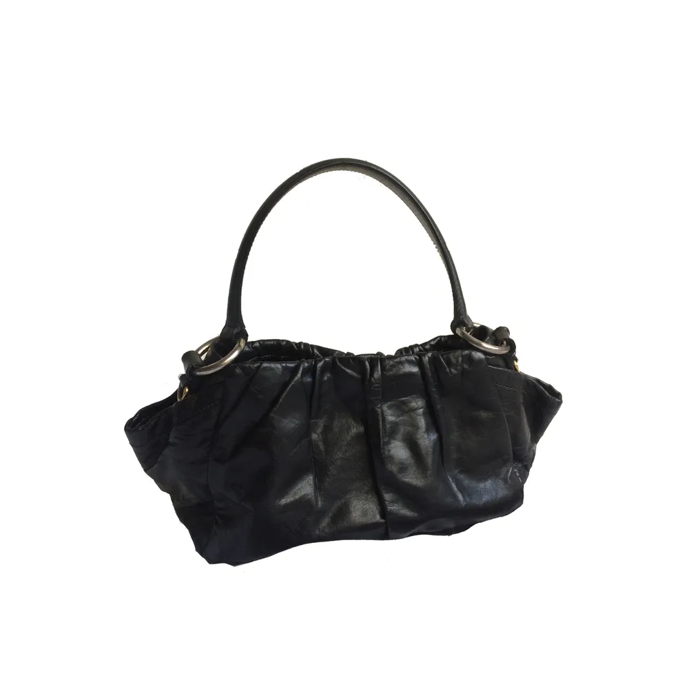 Prada Black Hobo Leather Bag 2008 Fairy Collection.  Condition: Like new Size: 10”L x 3”W x 7”H  FREE SHIPPING🍸. Väskor.