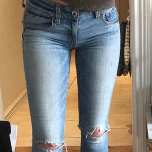 Jag är 166cm lång och passar mig utmärkt, skick 6/10, en av mina absolut favorit jeans men har ett par likadana så säljer dessa 🛍✨