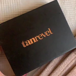 Tanrevel - Fraktar bara☺️ ungefär lite mer än halva kvar. Original pris ligger på 800kr. Jag säljer den eftersom jag tycker att den luktar för starkt