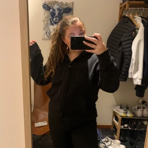 C.P Company - C.P Company tröja med maskering, storlek XL men sitter som en L, pris är prutbart!