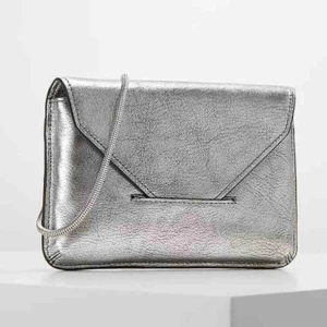 Filippa K kuvertväska, 200kr - Liten kuvertväska från Filippa K, helt oanvänd.