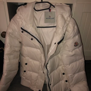 Moncler  - Moncler du jacka fint skick, äldre modell, passar xs bud från 1500kr