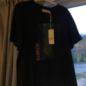 Tröja från carin Wester - Tröja från carin Wester i en mörk marinblå. Aldrig använd och drf lappen kvar. Köptes för 249kr säljer för 100kr