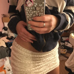 Stickad kjol - As söt kort stickad kjol. Går att använda som båda kjol och tub-topp