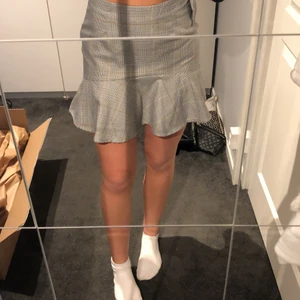 Rutig nu kjol - Supersöt kjol ifrån Nelly, prislapp kvar. Inte varit säsong då jag köpte den och inte längre min stil. 