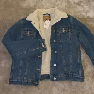 Fodrad jeans jacka - Fodrad jeans jacka från lager157 som aldrig är använd