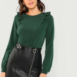 Topp från SHEIN  - Jätte fin blus från SHEIN! Passar perfekt till alla tillfällen! 