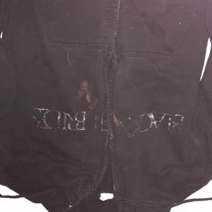 Black veil brides hoodie  - Black veil brides hoodie Storlek S. Hund och katt finns i hemmet. 