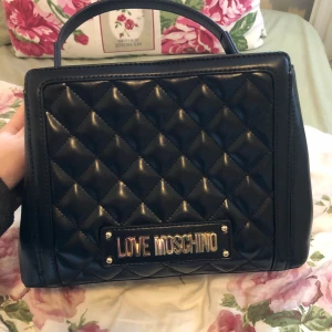 Love Moschino väska - Sparsamt använt