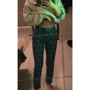 Raka jeans från Na-kd - Skitsnygga raka jeans från Na-kd som sitter jättebra. Stl 36🌸