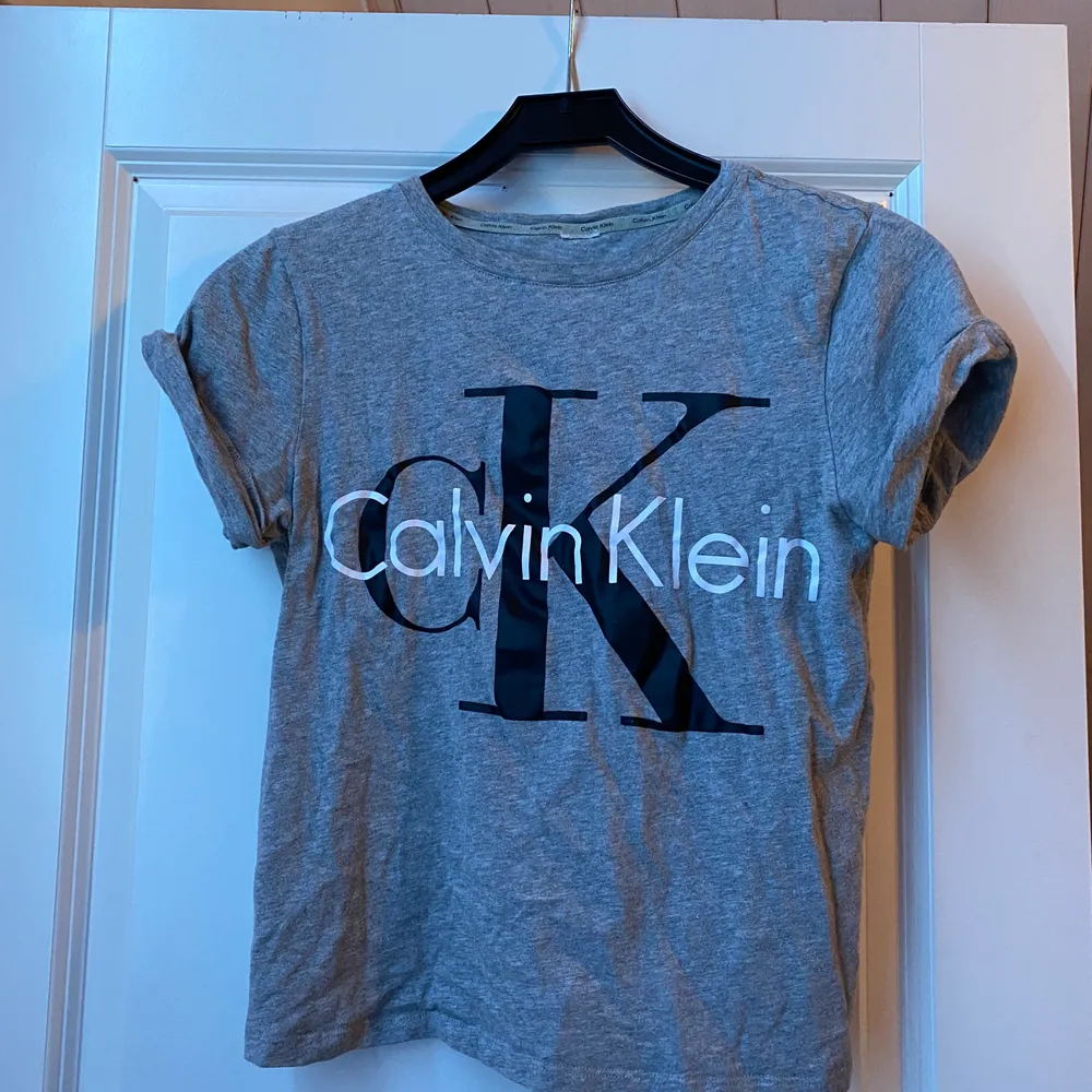 Fin Calvin Klein T-shirt . T-shirts.