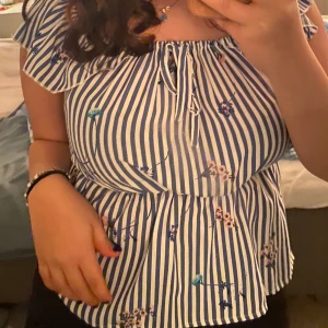 söt blus - jättefin och söt blus som passar till allt🤩🤩🤩🤩