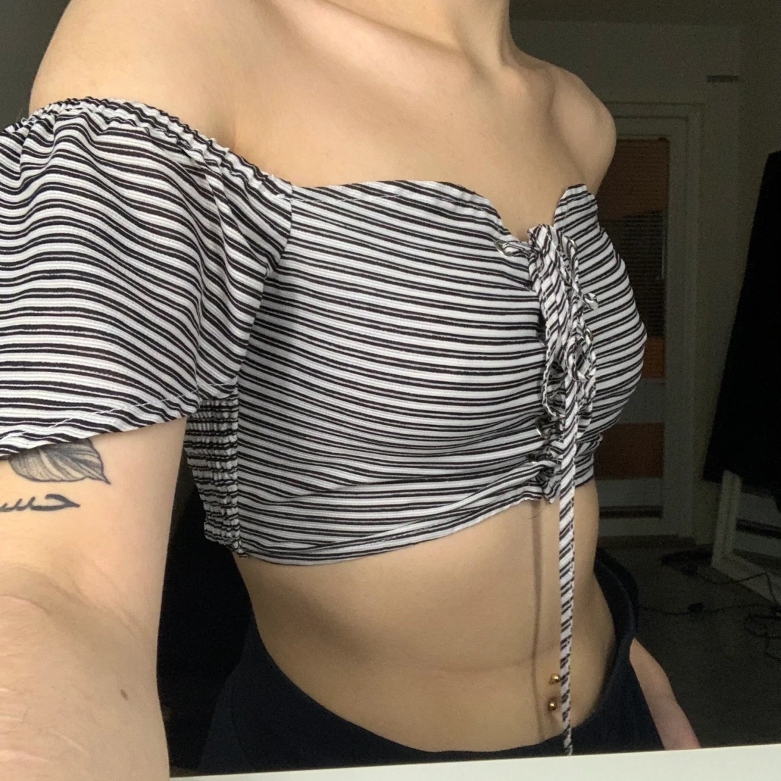 Off Shoulder Magtröja - 90