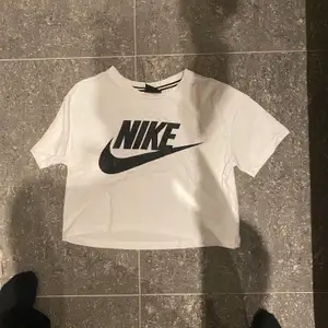 Så snygg t shirt fråm Nike som inte kommer till använding
