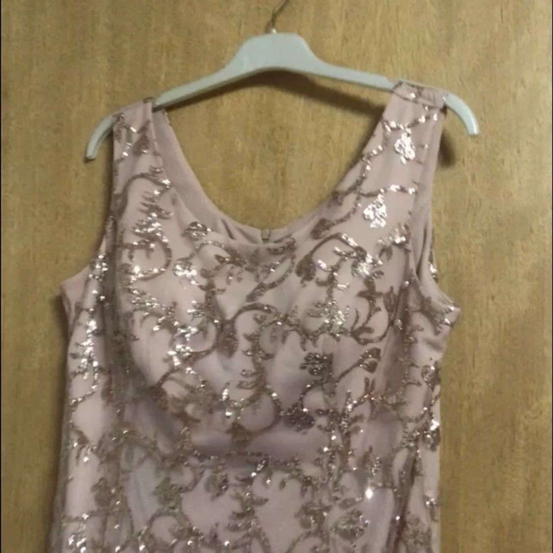 En rosa klänning - 91