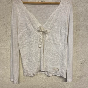 Odd Molly blus  - Blus ifrån Odd Molly, endast använd ett fåtal gånger så kommer i fint skick. Den är i storlek 1, passar personer i storlek 38/40. Köparen står för frakten.