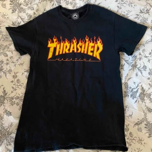  - Säljer denna ursnygga T-shirt från Thrasher då den aldrig fick någon användning utav mig tyvärr. Köpt här på Plick tidigare. Storlek S. Betalas med swish och priset kan diskuteras vid snabb affär 🌸