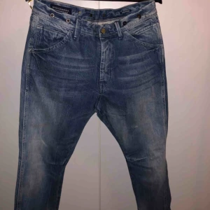  - Skotch and soda jeans använda 1 gång men för stora då jag fått dom i present.