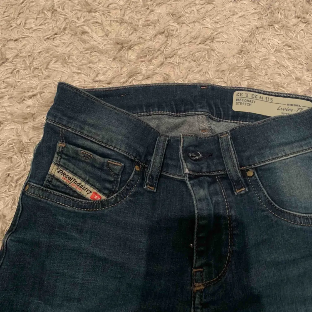 Bootcut jeans från diesel. Nypris 1299 aldrig använda. Passar mig som har w 24. Jeans & Byxor.