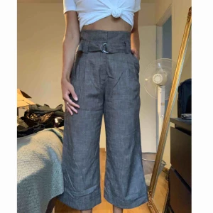  - Supersnygga höga kostymbyxor med vida ben 🌟