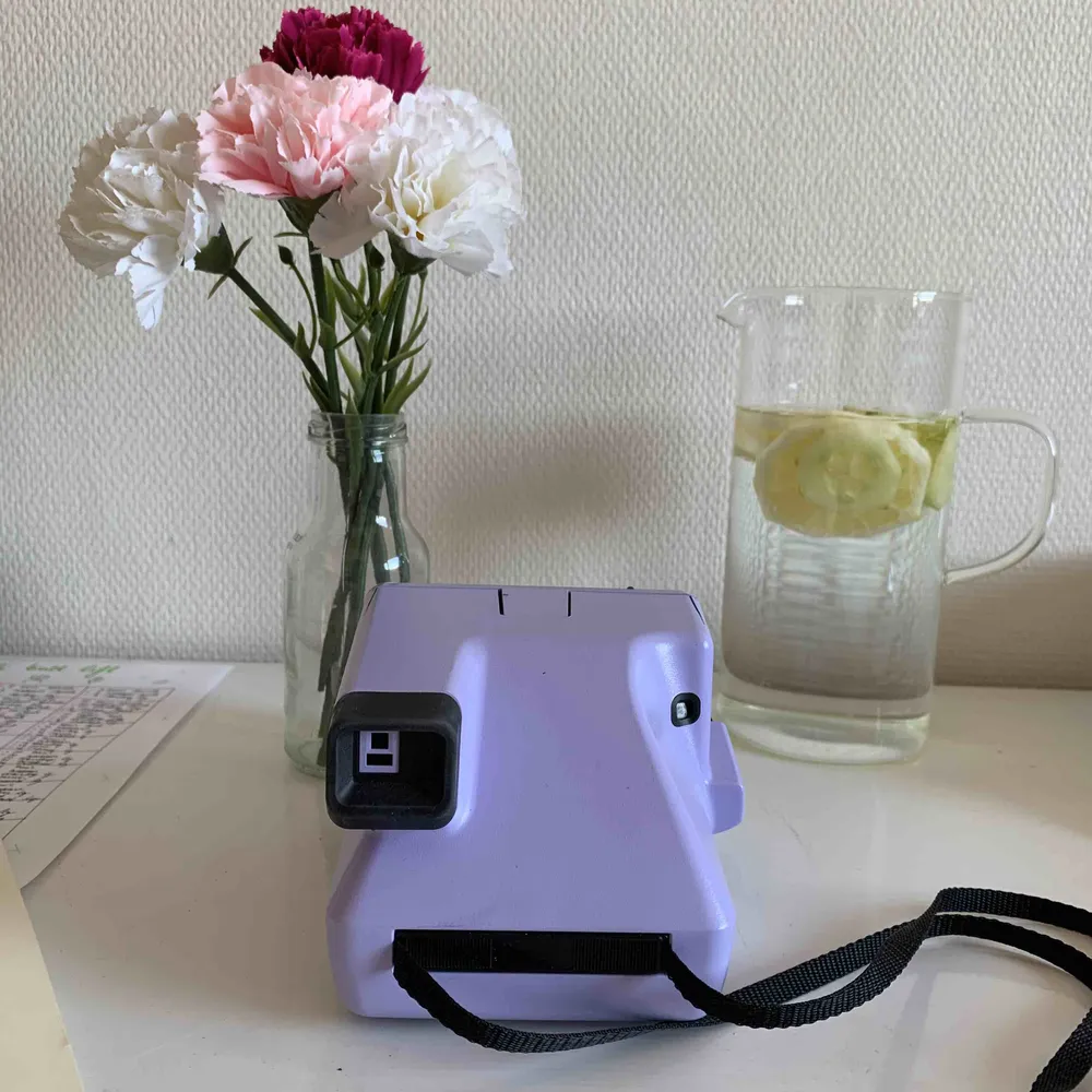 Original Lilas Polaroïd camera  with 4 square paper in it ✨ (600 instant). Accessoarer.