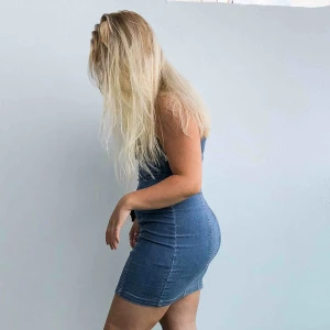  - Jeans klänning, använd 1 gång. Jättefin men är tyvärr för stor. Frakt tillkommer 