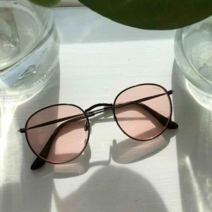  - Balla brillor med rosa linser💓