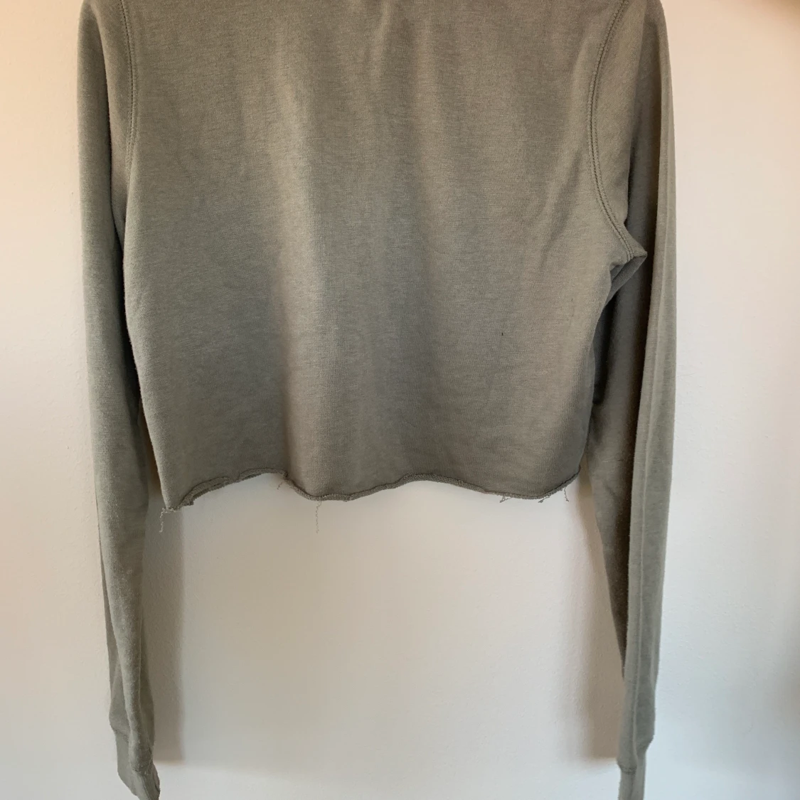 Avklippt khakigrön tröja - 90