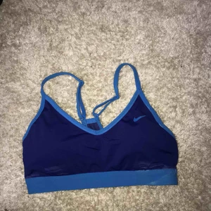  - Sport-bh från Nike som tyvärr blivit för liten. Bra skick fast använd ca 10ggr