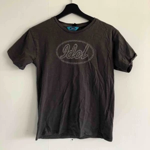  - Idol T-shirt 📸 kan mötas upp i Jönköping annars står köparen för frakten 