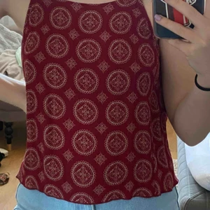  - Linne från brandy melville! Fint skick! Deras storlekar är onesize, men om det kan vara till hjälp är jag en S i toppar. 