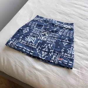  - Grymt snygg tajt kjol från Hollister. Tjockt och mjukt tyg. (Frakt tillkommer om den ska skickas)