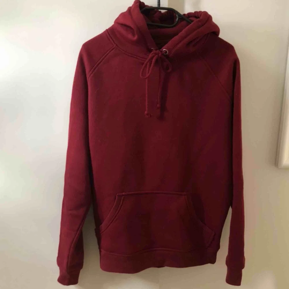 Köpt för någon månad sen för 299kr, använd en gång💗. Hoodies.