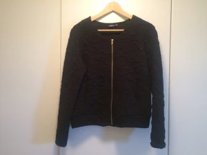  - Oversize kofta/jacka
Använda vid ett tillfälle, så som ny!