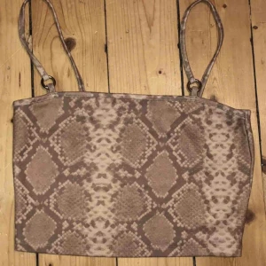  - Maglinne med ormmönster🐍 