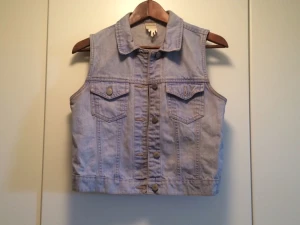  - Jeansväst från Monki
