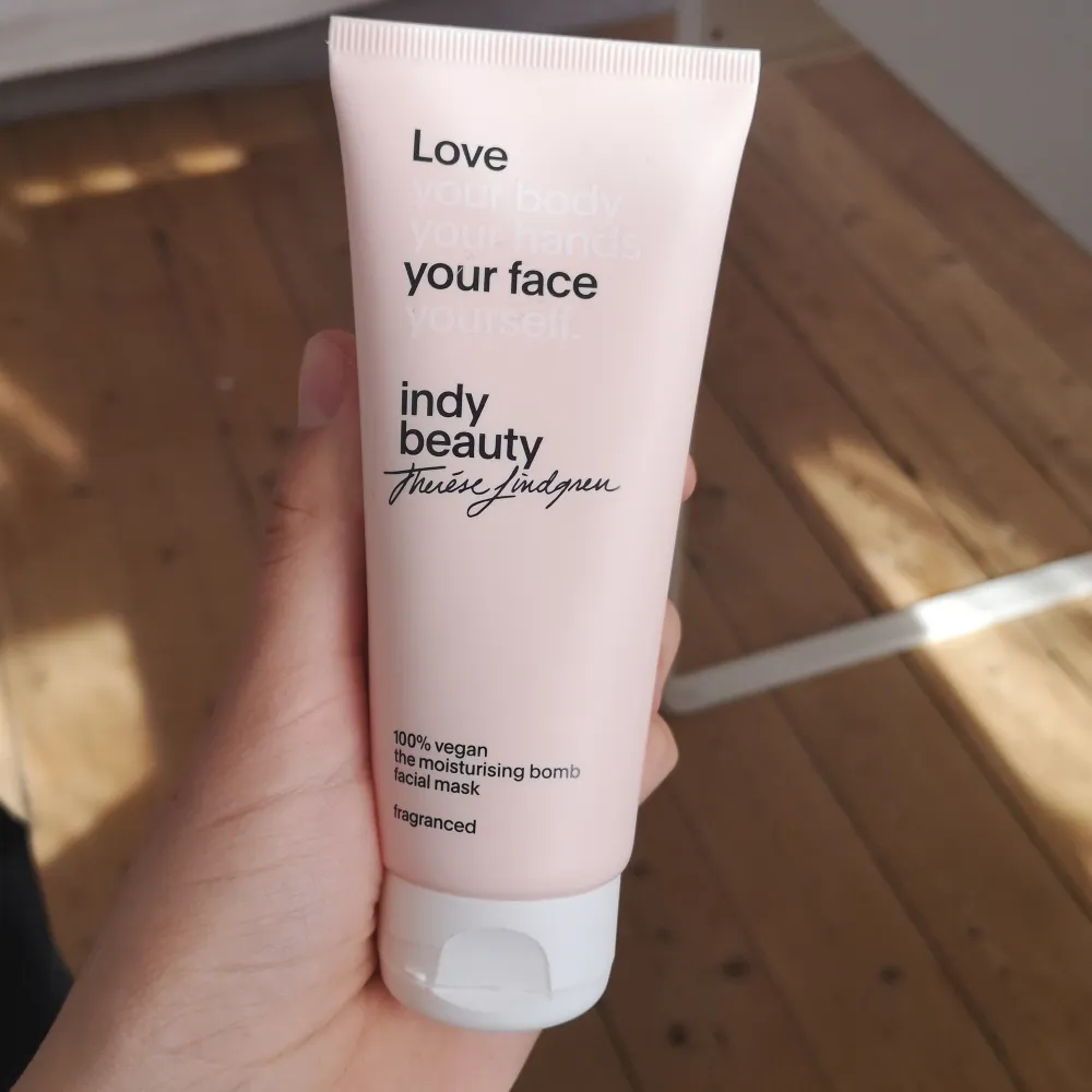 Ansiktsmask från Indy beauty som luktar underbart och är fantastisk om man har torr hud. Använd 2 gånger och öppnades för inte så länge sedan. Säljer pga använde rinte tillräckligt mycket. . Accessoarer.