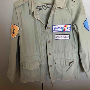 Snygg jacka från zara  - Fin jacka med snygga detaljer från zara, som ny! 