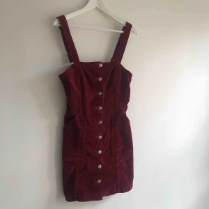  - Extremt skön att ha på sig, speciellt med en blus under. OBS! Stor rensar hemma och säljer massor BILLIGT! Allt 3 för 2. Enkel/snabb affär prioriteras.