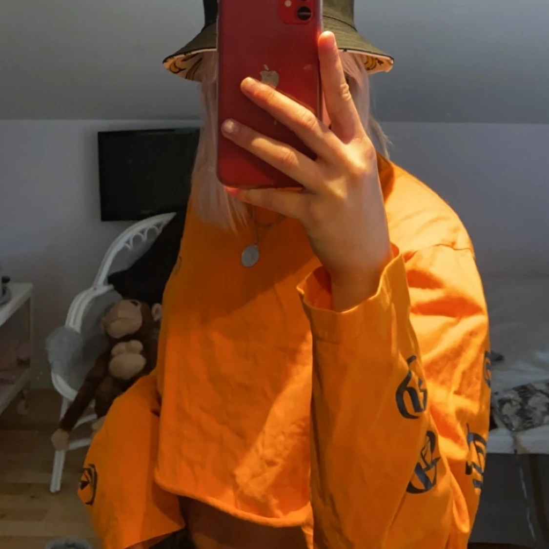 Orange långärmad croppad tröjja med tryck