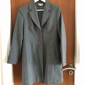  - Vårkappa från Lindex i bra skick. 150kr + frakt