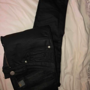  - ett par skin byxor från angels. Köpte på second hand💕