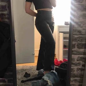  - perfekta skinnbyxor som är RAKA! Dem är ifrån Gina tricot och är i storlek XS men passar S också! Köpte dom i julas <3