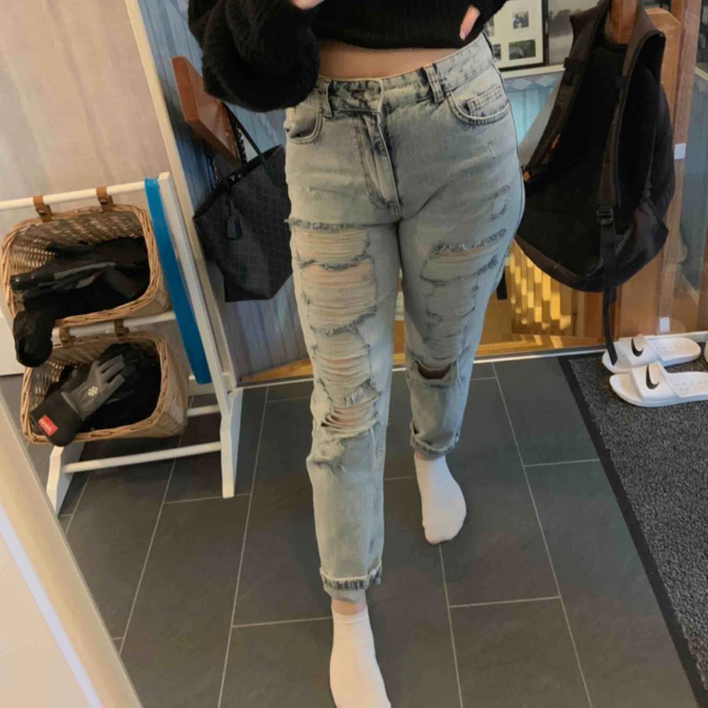Boyfriend jeans från boohoo. Sparsamt använda. 90kr + 79kr frakt . Jeans & Byxor.
