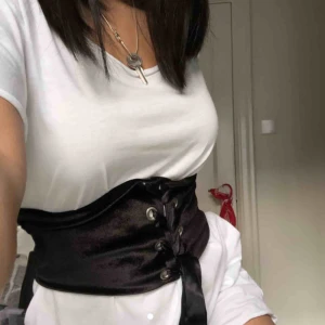  - Jätte snygg tygkorset! Från bikbok men köpte har på plick så bilderna är inte mina, kommer tyvärr inte till användning :( står XS/S, men skulle säga att den också passar M. Frakt ingår!