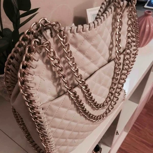  - Tiamo väska  Använd 1 gång  Nypris 599kr