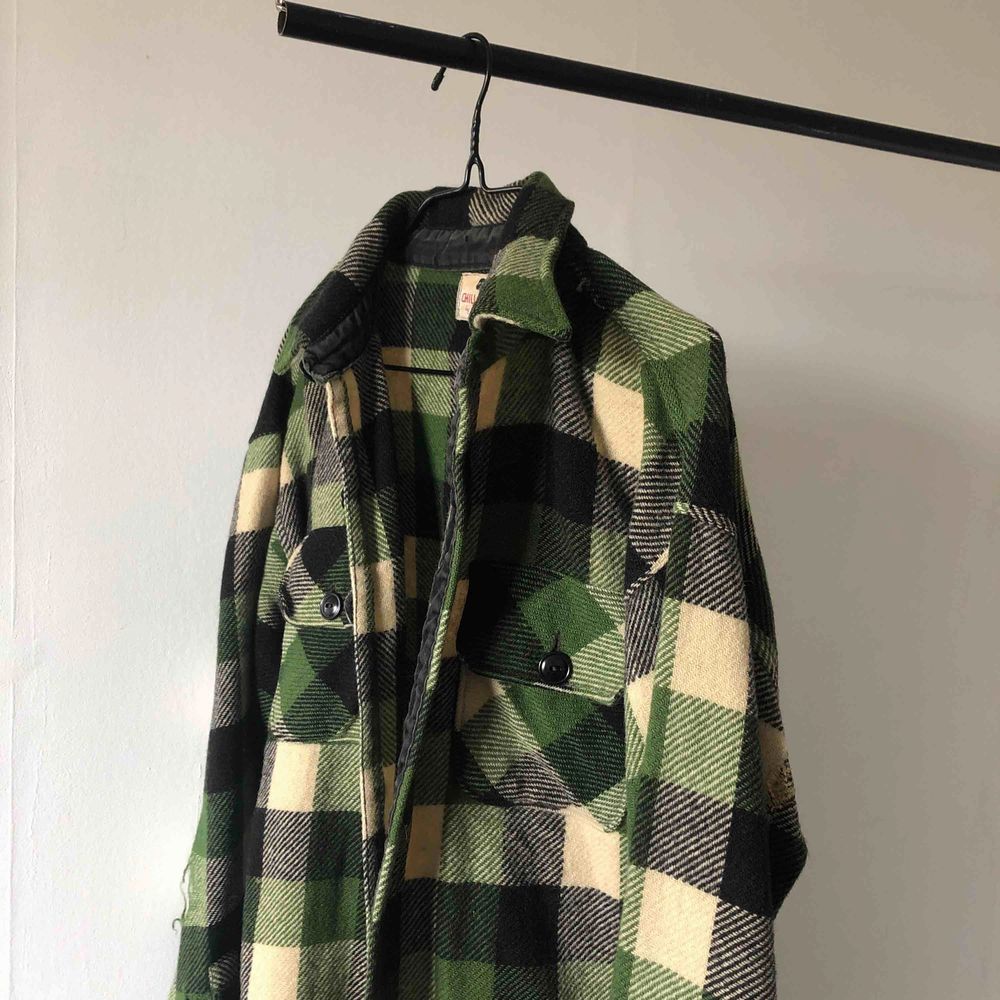 Grön oversize flanellskjorta.  Hämtas upp i Stockholm eller köpare står för frakt.. Skjortor.