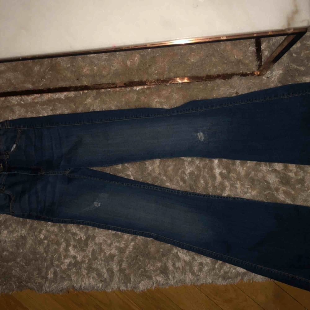 Supersnygga jeans från dr denim!! Jättefin passform!!   Skickar fler bilder om intresse finns. Strl xs men passar s, väldigt töjbara. Jeans & Byxor.