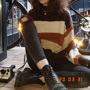  - supermysig och fin stickad tröja i storlek s, men är lite oversized. använt den några få gånger <3