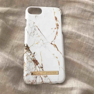  - Ideal of sweden skal! (Lånad bild) Passar IPhone 6/7/8 Kan mötas upp!  Fraktar oxå! Kan sänka priset!  Köpt för 400kr